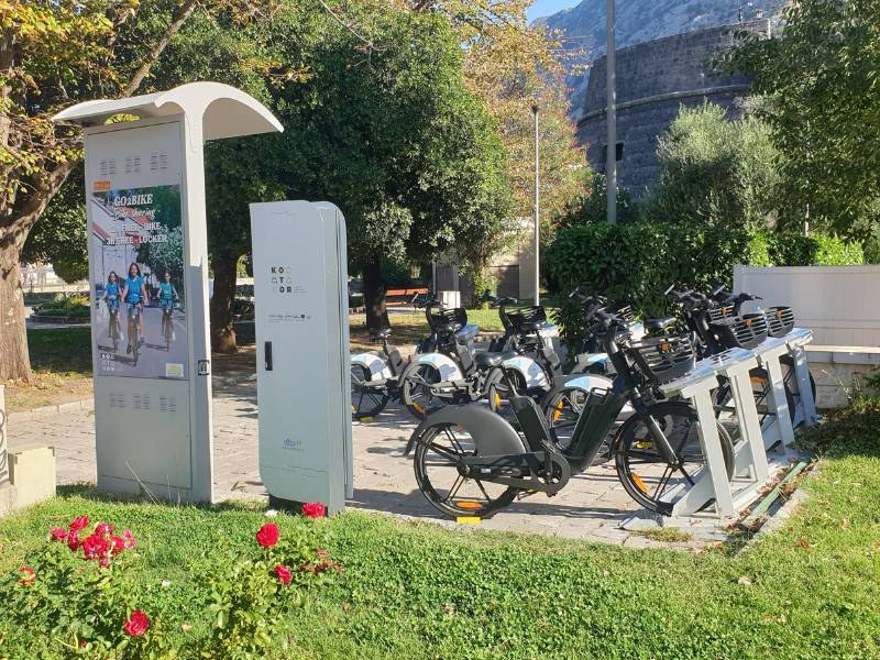 8 consejos para visitar Kotor en otoño invierno 4 bicicletas en kotor