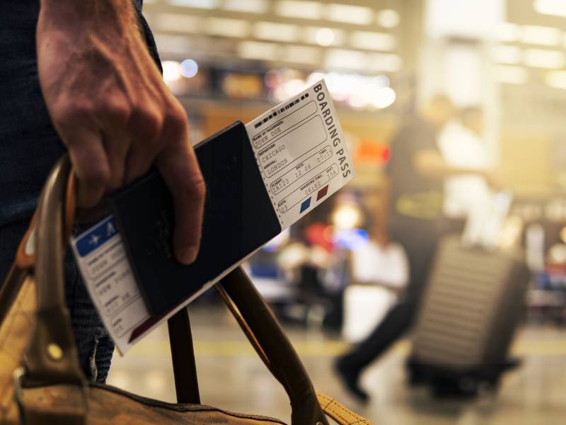 6 Tips para viajar en avión: qué llevar, ropa y buenas prácticas 4 tips para viajar en avion por primera vez